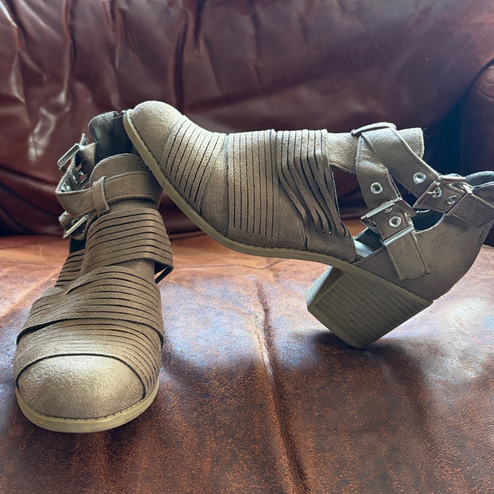 JG Ankle Booties Zip Up and Buckles Size 8